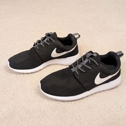Nike Womens Size 8.5 Roshe One Running Shoes Sneakers 844994-002