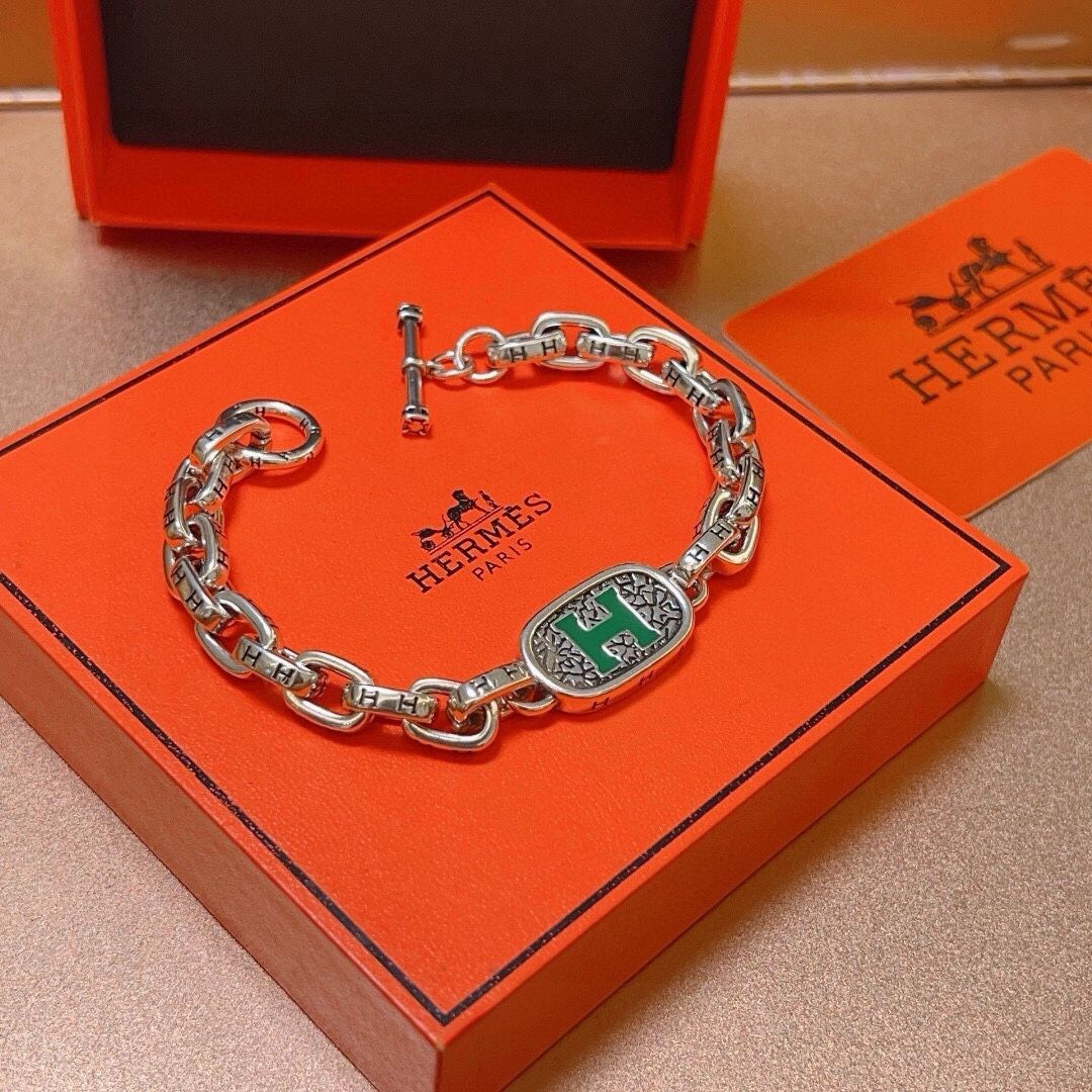 A simple retro versatile bracelet