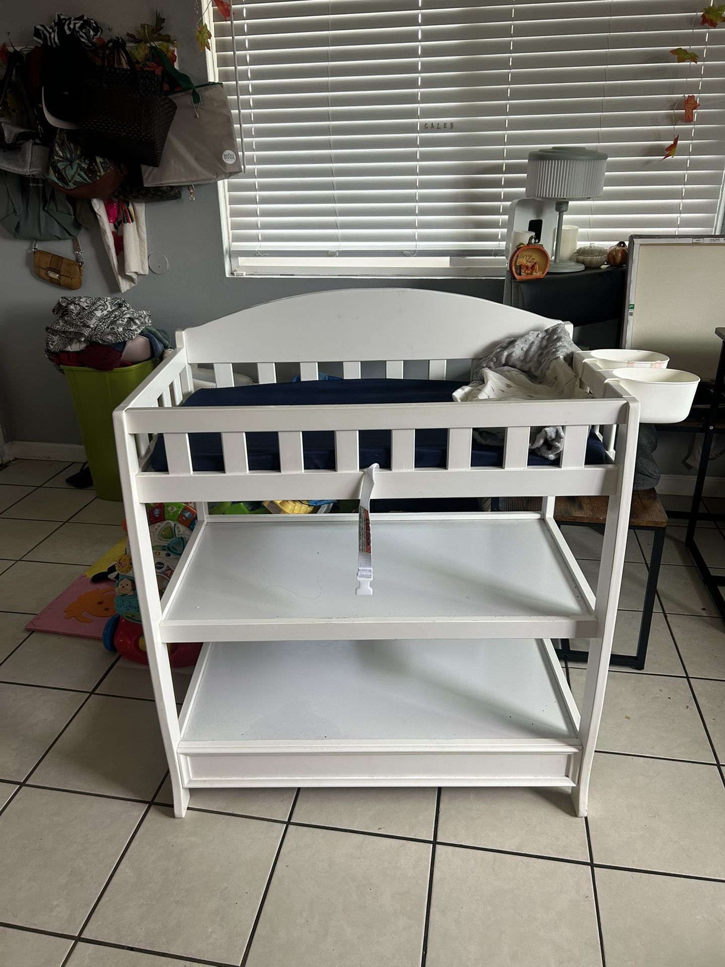Changing table with basket organizers