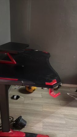 Gaming desk
