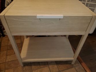 Mesa de noche nueva
