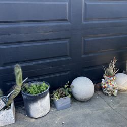 38 Pcs Planters, Garden Statue, Plant Stand 