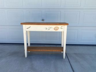 Yard Sale-Antique/Small Furniture/Lamps/Home Decor