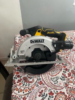 Dewalt circular saw brushless 61/2 blade 20v. $100 Firm Price. Tool only
