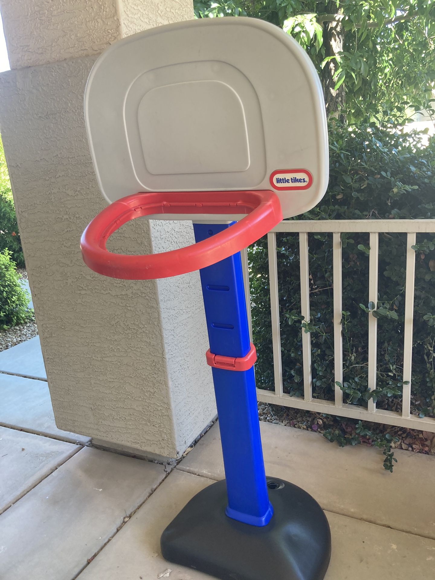 Little tykes Basketball Hoop FREE for Sale in Gilbert, AZ OfferUp