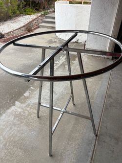Round Clothing Rack