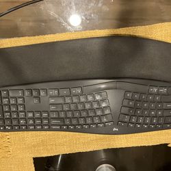 Logi Ergonomic keyboard