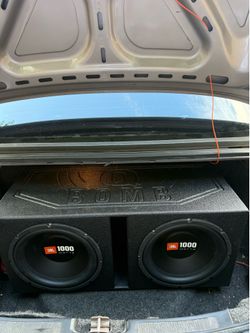 2 jbl 12’a 1000 watt in Q Bomb ported box and amp