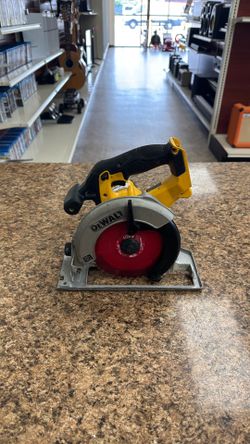 Tools saw Dewalt dcs393