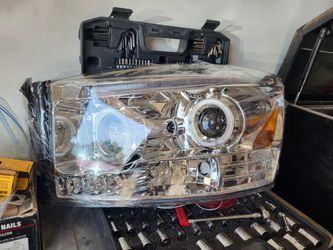 2006 Dodge Megacab 2500 Headlights