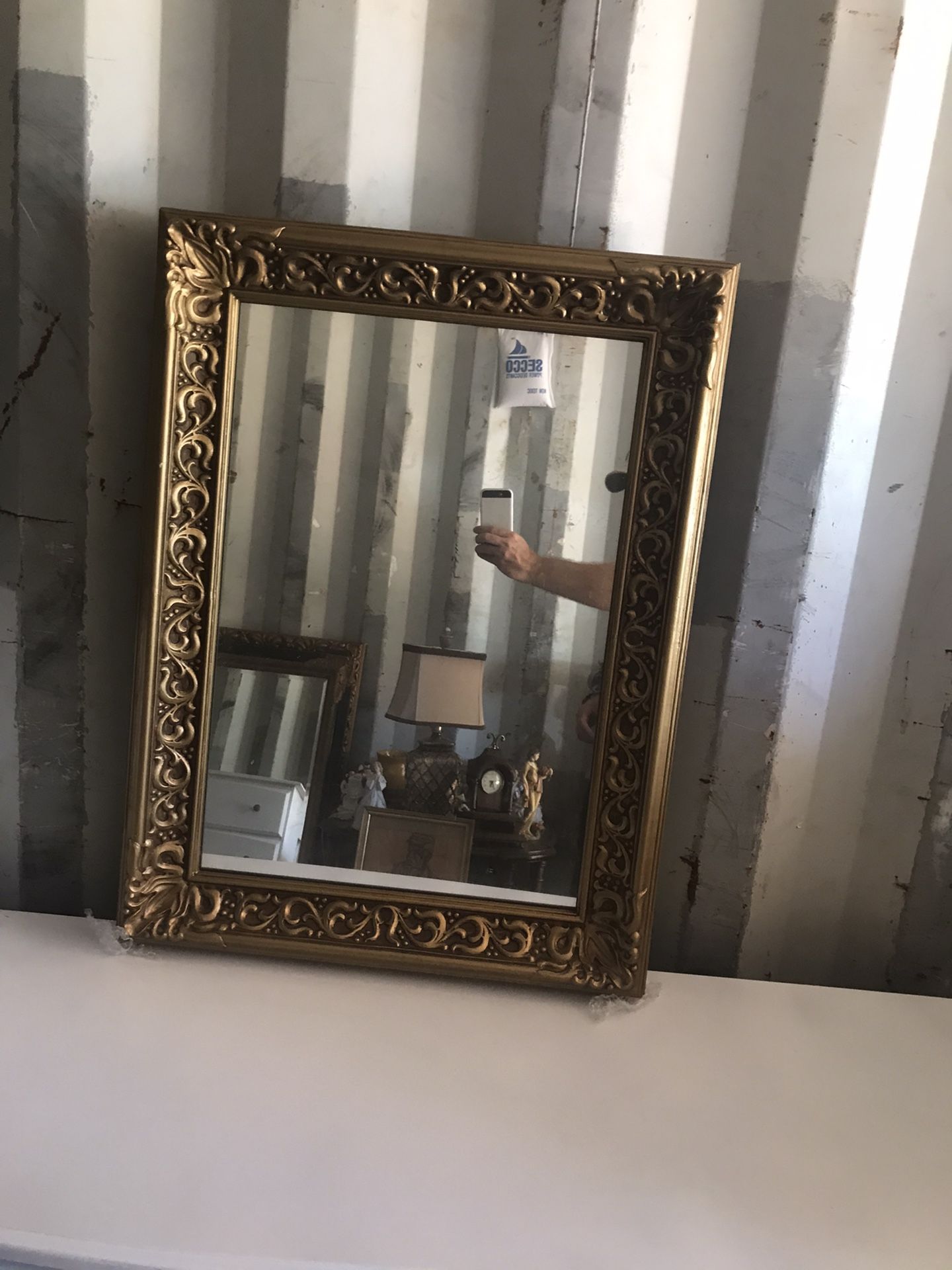 Beautiful Antique Style Mirror Approx 24x34