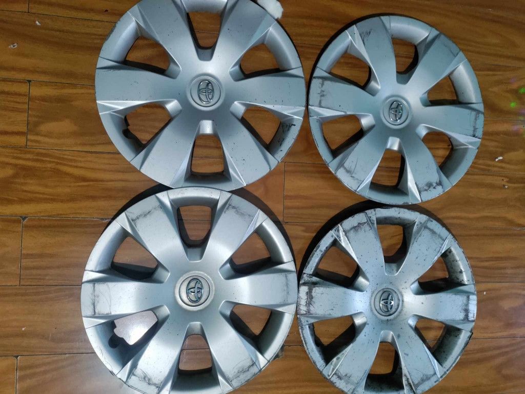 Toyota Camry Sienna Hubcaps 