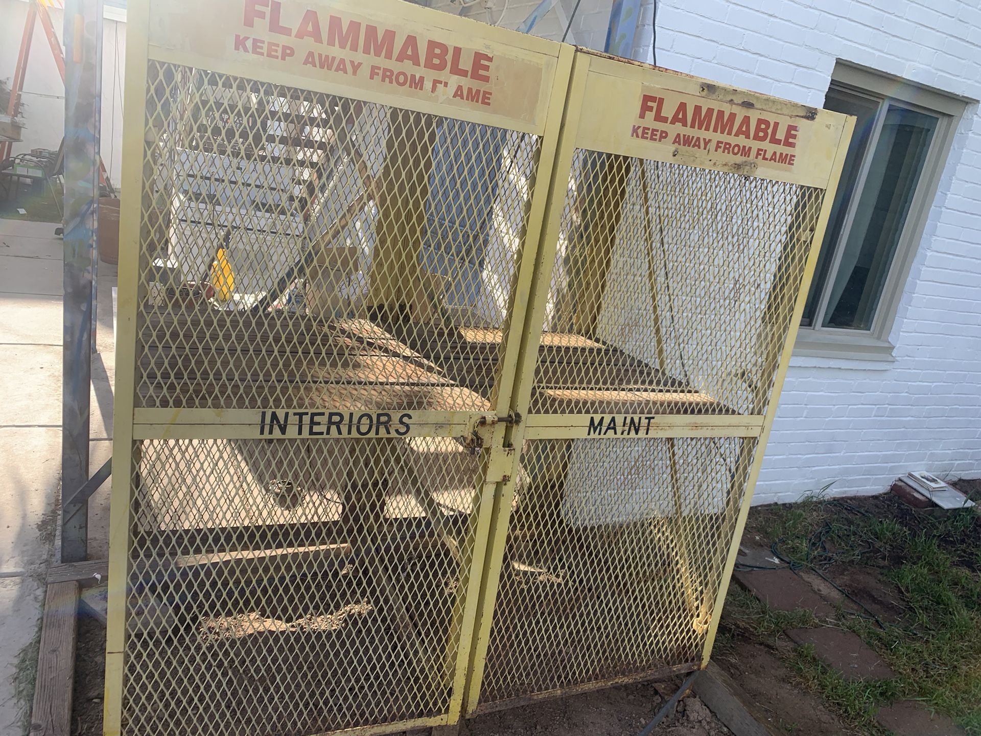 Propane Cage, Jaula Para Gallos O Conejos, Cleaned But Was Used For Rabbits And Chickens