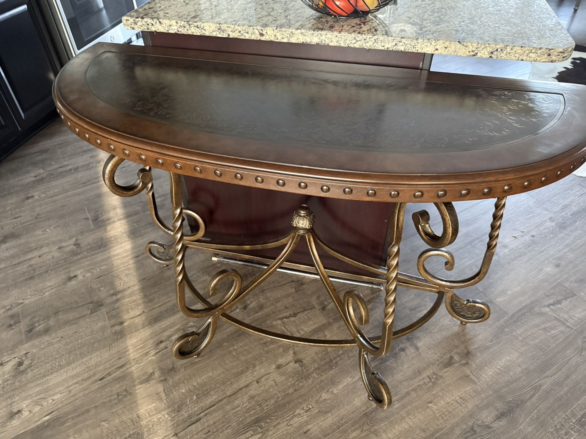 Moon Haft Table /tv Stand