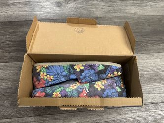 Women’s Toms shoes Faded Tropical  size 7.5