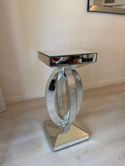 Pedestal / End Table