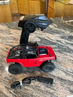 Axial SCX24 Rock Crawler, remote, battery, charger