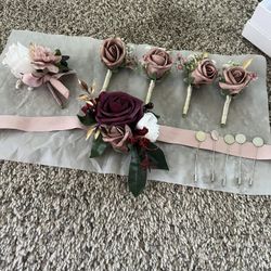 Wristlet and boutonnières