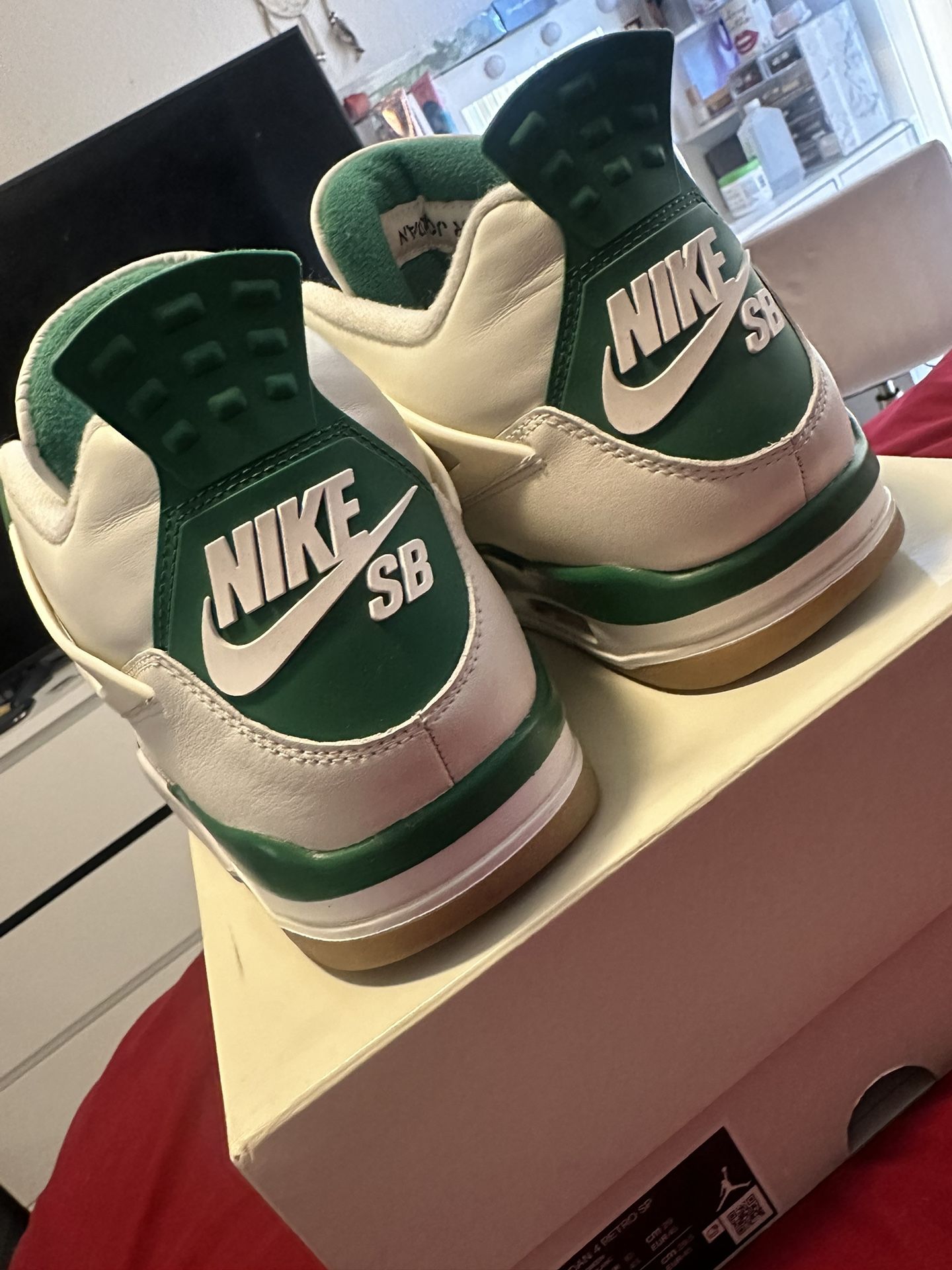 Jordan 4s