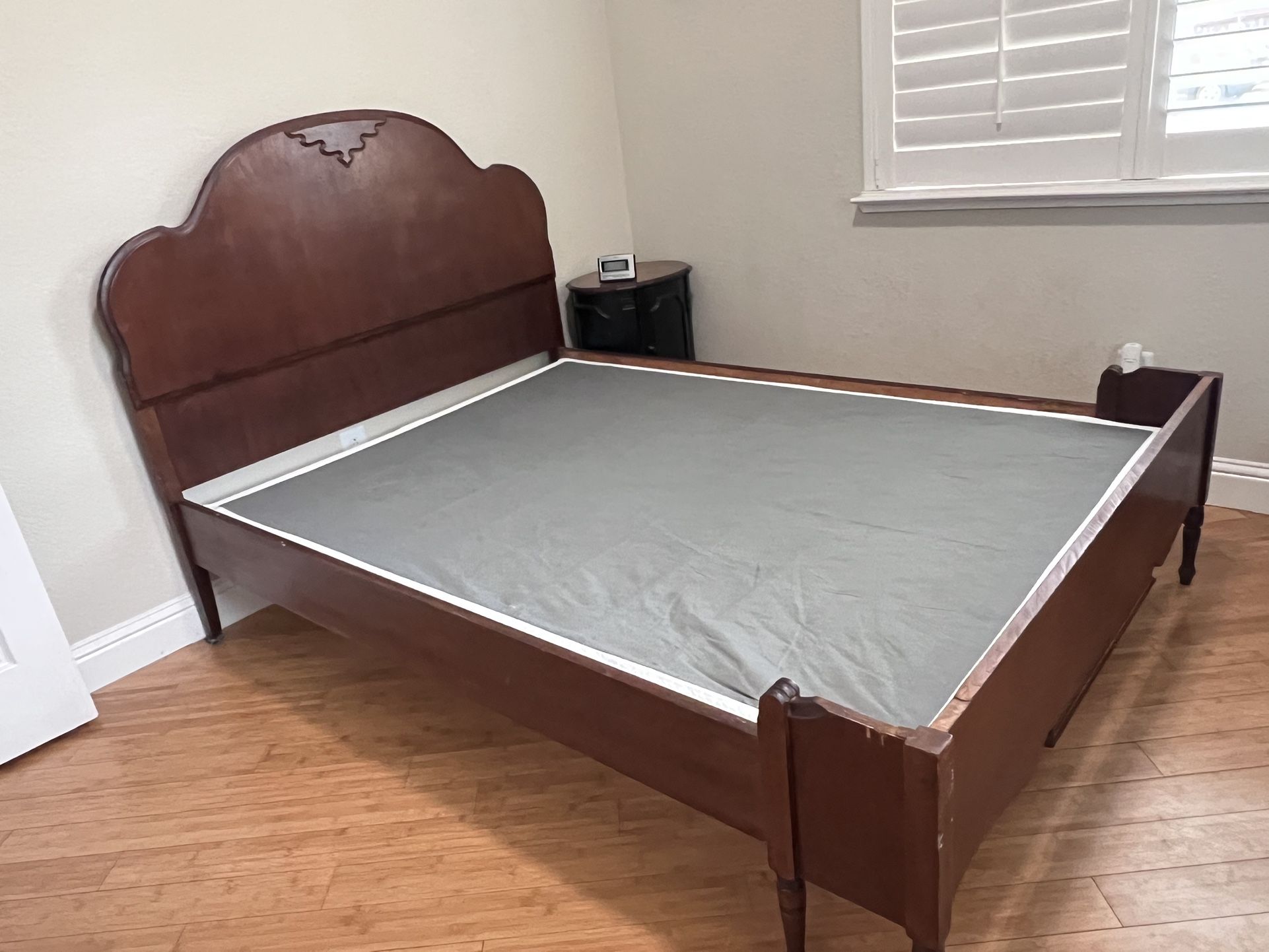Full Bed frame/box Spring