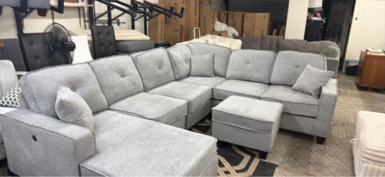 New reversible gray sectional couch / free delivery