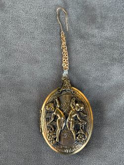 Vintage Cherub Angel Double Photo Locket – Gold Tone Ornate Victorian Style