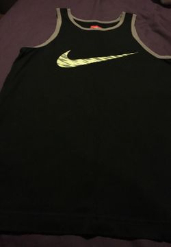 boy's Nike summer tank top 🤗