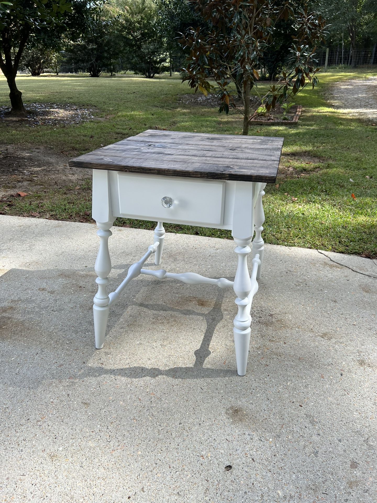 Beautiful Upcycled Farmhouse Spindle Table