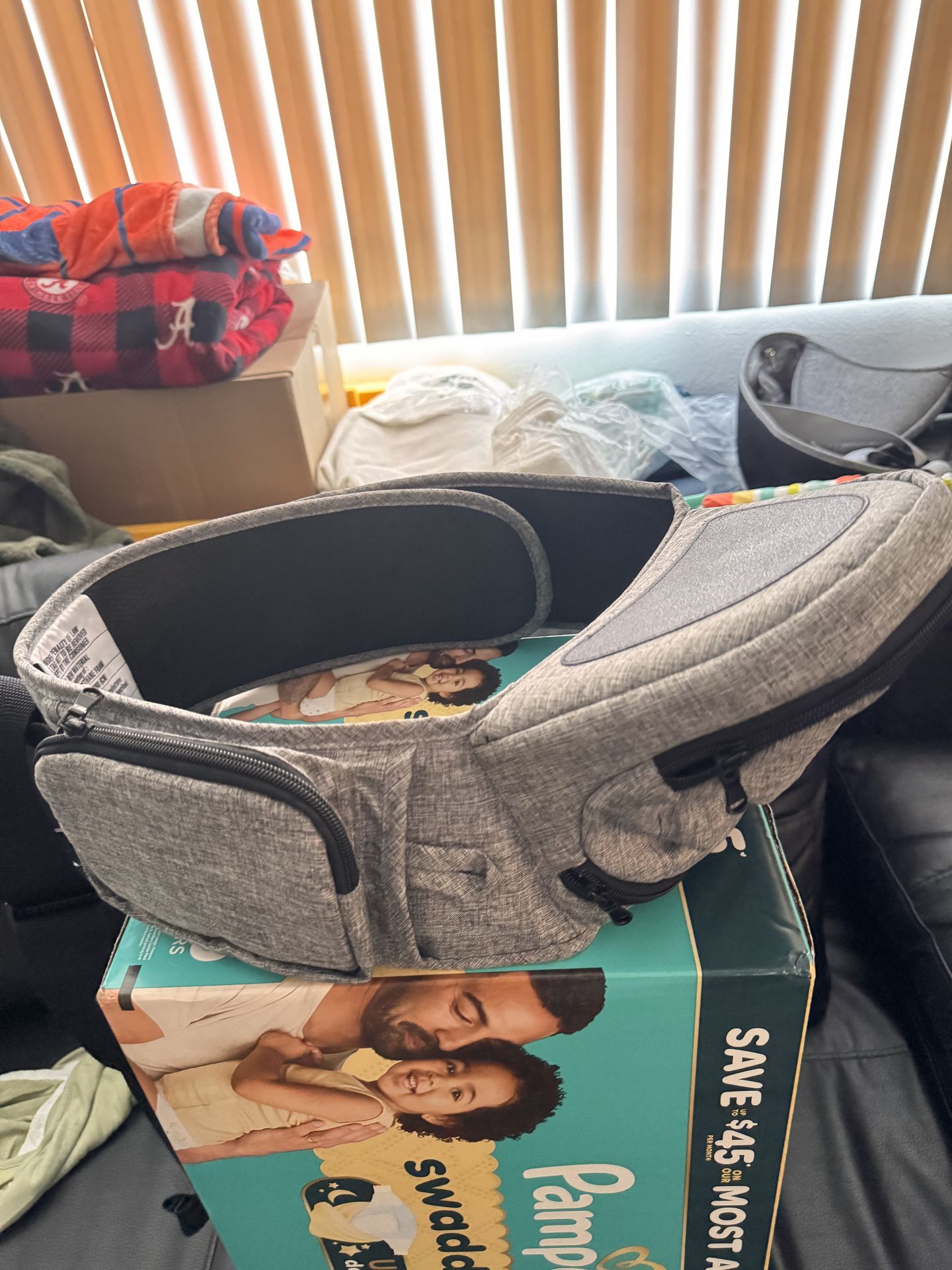 Baby hip carrier
