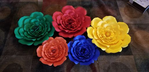 Paper flowers and paper roses. Flores de papel