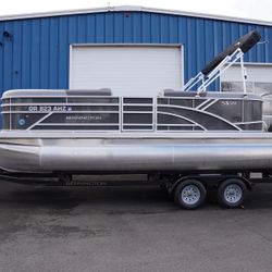 2024 21 Foot Bennington Tritoon 115hp