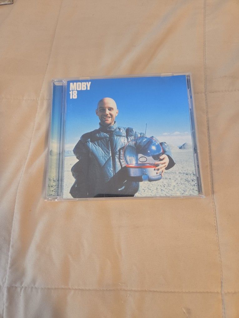 Moby 18