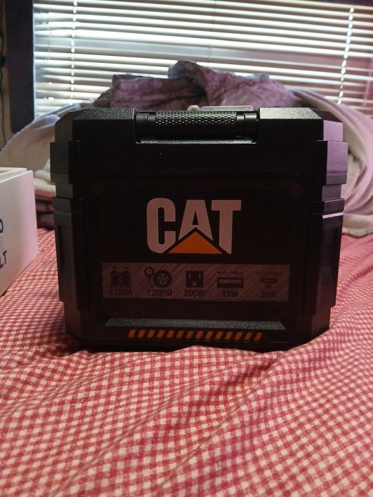Cat Portable Jump Starter