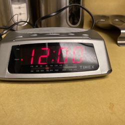 Timed FM AM radio clock With Alarm
