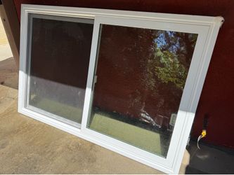 Milgard vinyl window 70.5” x 45.375”