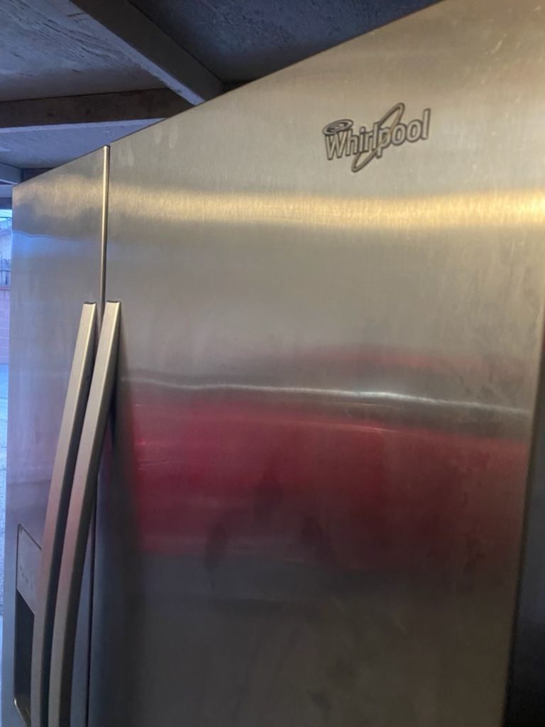 Whirlpool 21.4-cu ft Side-by-Side Refrigerator with Ice Maker ,Water and Ice Dispenser