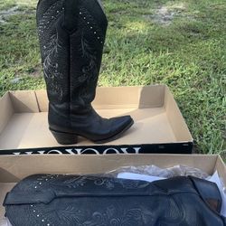 Black cowgirl boots