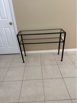 Glass deceptive table