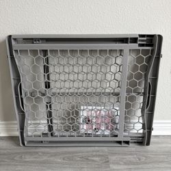 Expandable plastic Baby Gate - never used