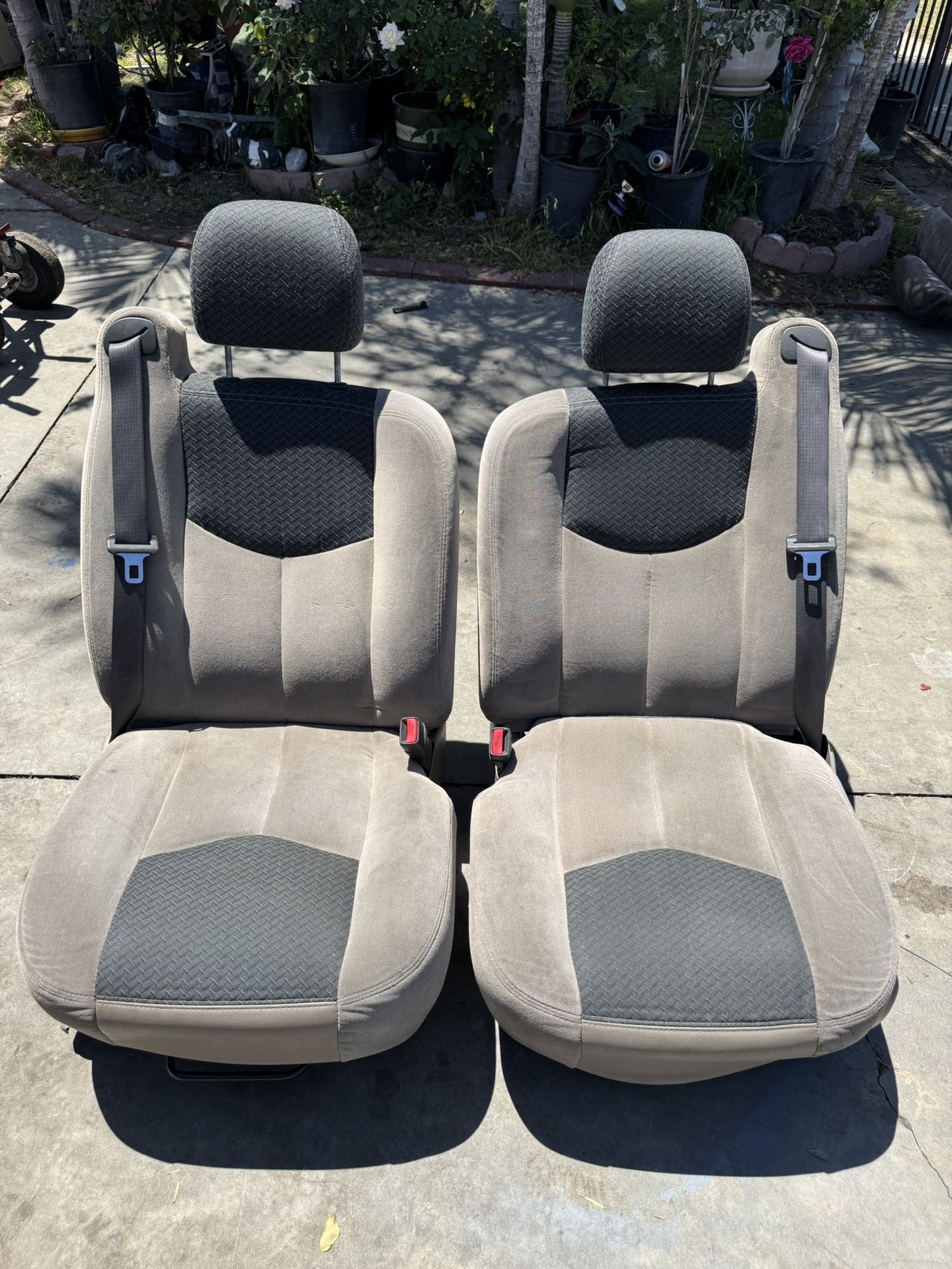 03-07 Chevrolet/GMC front Seats !!!