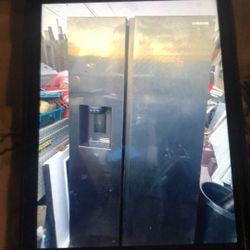 Samsung Side By Side Fridge/freezer w Ice Maker