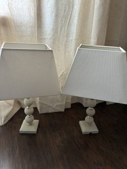 Battery operated lightbulbs lamps