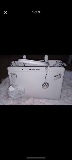Michael Kors Hand Or Crossbody Pocketbook 
