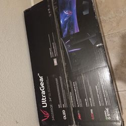 LG 34GS95QE 34-inch Ultragear OLED Curved Gaming Monitor WQHD 1440p 800R 240Hz 0.03ms AMD FreeSync