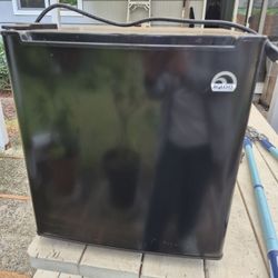 Igloo Mini Fridge 