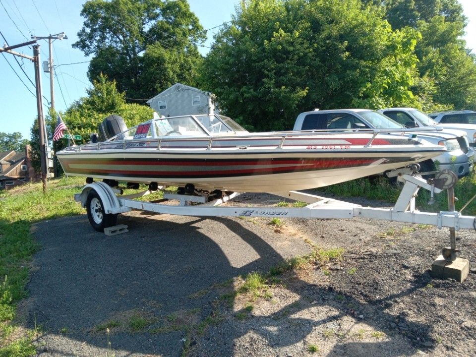 1986 21 Foot Baja Ski Boat with Trailer 200HP 2 Stroke Mercury Motor