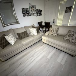 Couch Set With Pillows