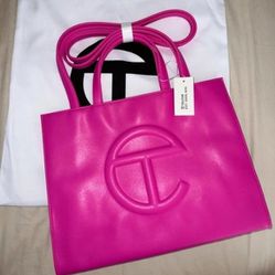 Telfar Medium Shopping Bag - Pink🆕 🐪👜
NWT
Telfar