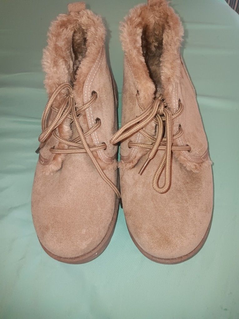 Women's Size 7.5, Beige Fur lined Boots