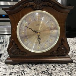 Rhythm Versailles ll wooden musical mantel clock